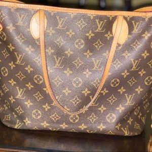 Louis Vuitton neverfull MM POUCH  not included